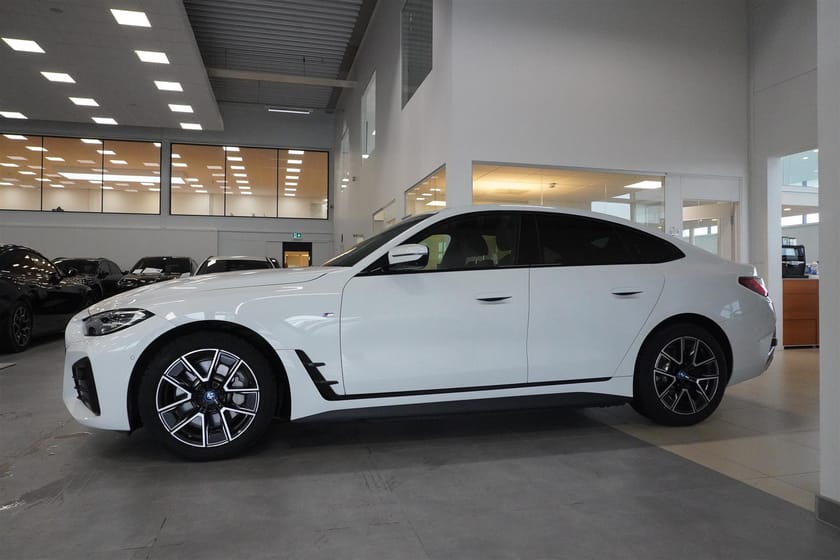 Bild 3 av BMW i4 eDrive40 Gran Coupé M Sport Harman K Drag Park Ass Plus Aktiv Farthållare