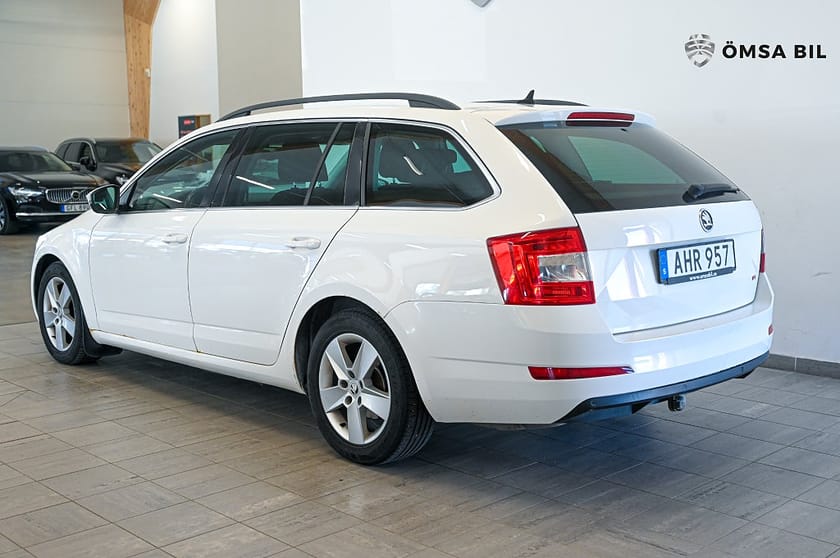 Bild 4 av Škoda Octavia Kombi Skoda 1.6 TDI 4x4 Ambition Drag  Kamrem Bytt
