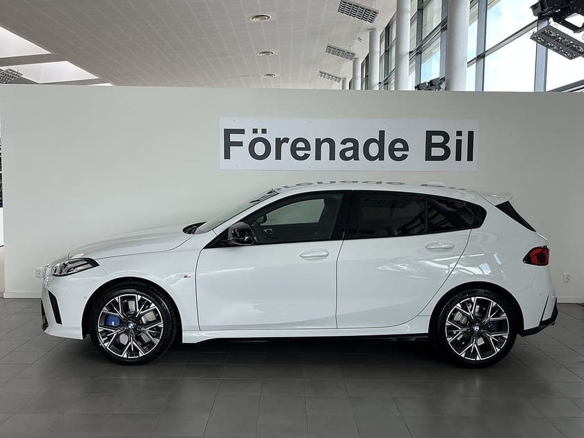 Bild 3 av BMW M135 xDrive M135i fr. 3.997 kr/mån H/K 18" Rattvärme Sportstol