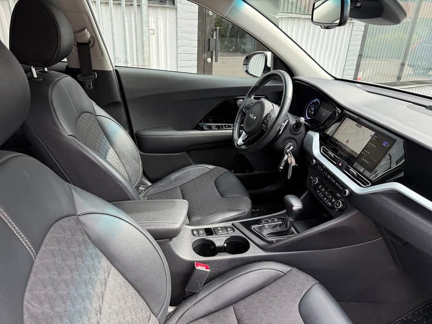 Bild 5 av Kia Niro P-HEV DCT 141HK ADVANCE PLUS / NAVI / VÄRMARE / 4100Mil