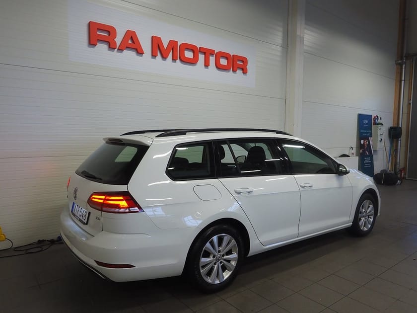 Bild 5 av Volkswagen Golf Sportscombi 1.0 TSI 110hk |Panorama|Drag|Backkamera|