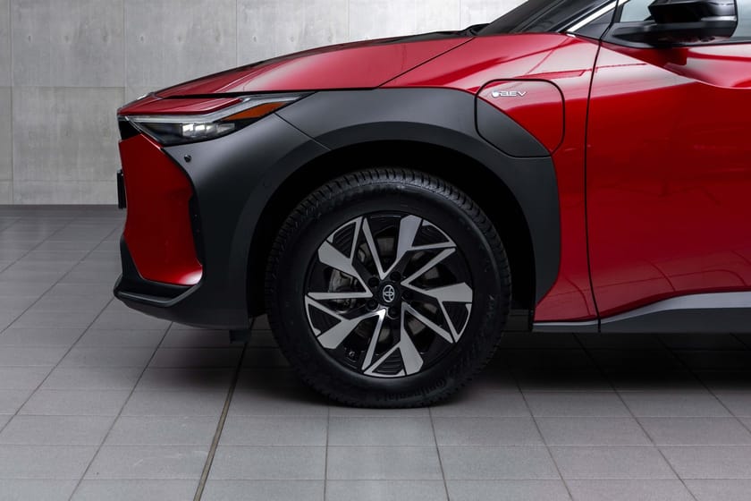 Bilde 3 av Toyota bZ4X AWD Executive Bitone