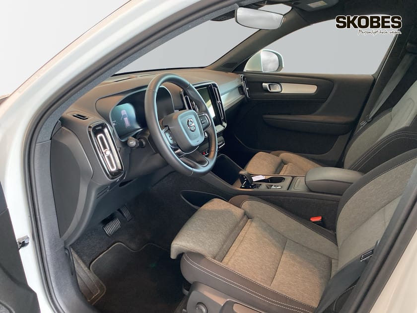 Bild 2 av Volvo XC40 B4 FWD Bensin Core SE II Momsbil, Backkamera, Bränslevärmare