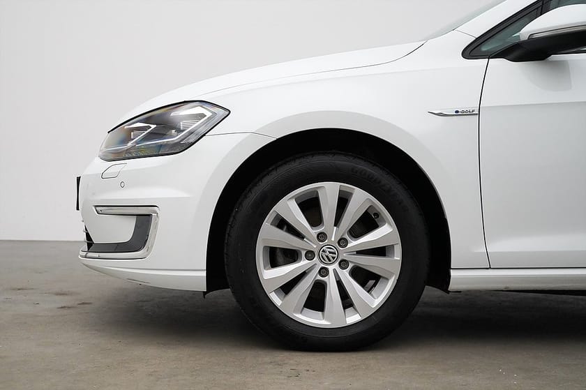 Bild 2 av Volkswagen e-Golf VII 35,8 kWh / Navi / CarPlay