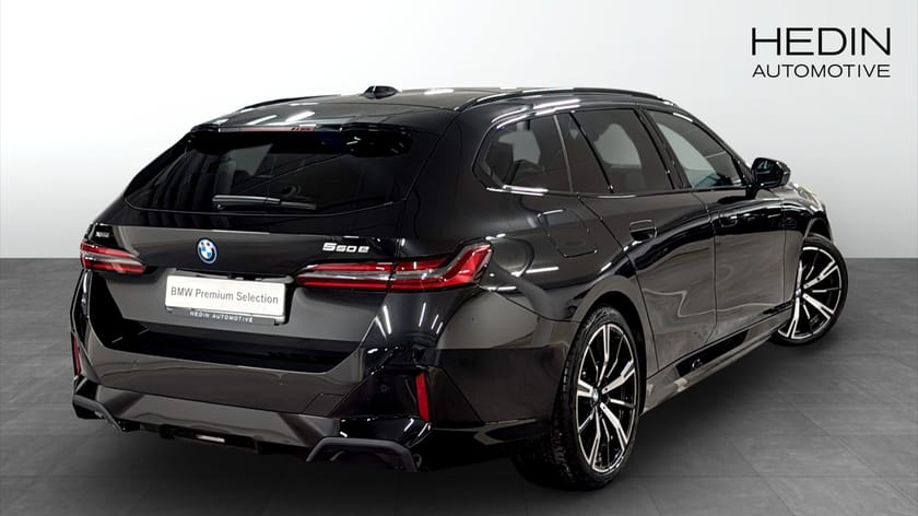 Bild 2 av BMW 550e xDrive Touring M Sport Pro / H&K / Pano / Head-up
