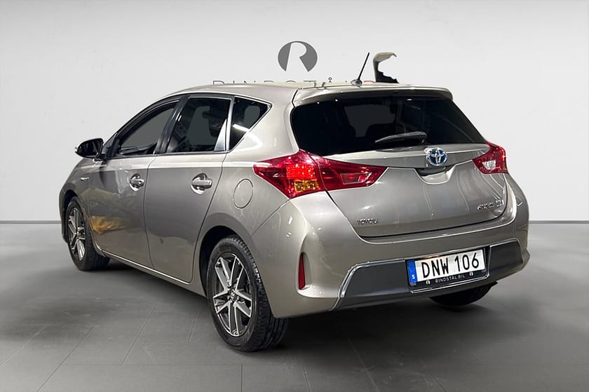 Bild 5 av Toyota Auris Hybrid e-CVT 136 HK AUT EDITION 50 B-KAMERA 360KR/ÅR 16"