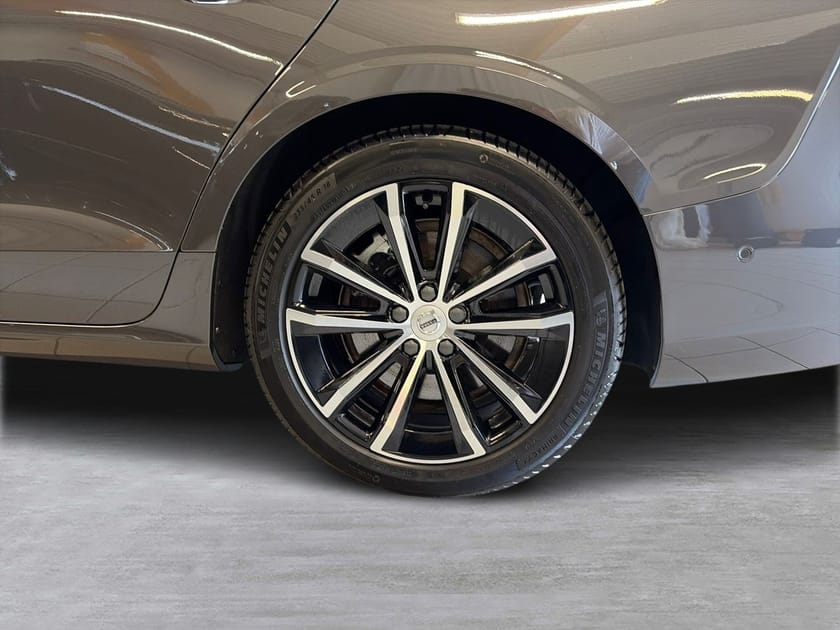 Bild 3 av Volvo V60 T6 Plus Dark Edition, Läderklädsel, Parkeringskamera 360, Elstolar fram, Baklucka Elmanövrerad