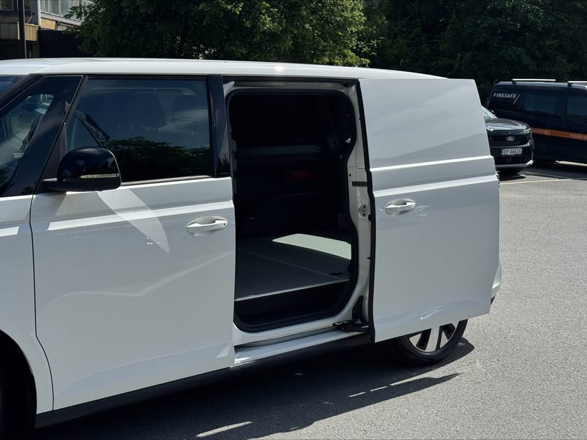 Bilde 3 av Volkswagen ID. Buzz Cargo Pro 250 kW 4MOTION 3s Matrix | Krok | 360kam | Navi