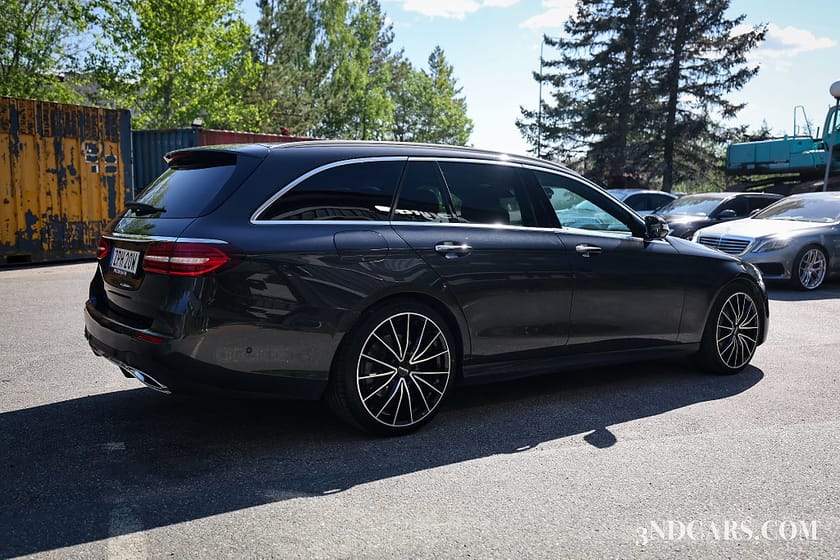 Bild 4 av Mercedes-Benz E 400 T d 4MATIC 9G AMG Line Premiumplus Panorama mm