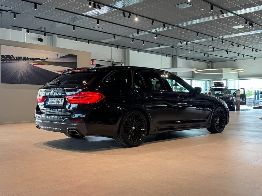 Bild 4 av BMW 530d xDrive Touring M Sport Pano Head-Up H/K Drag Elstolar
