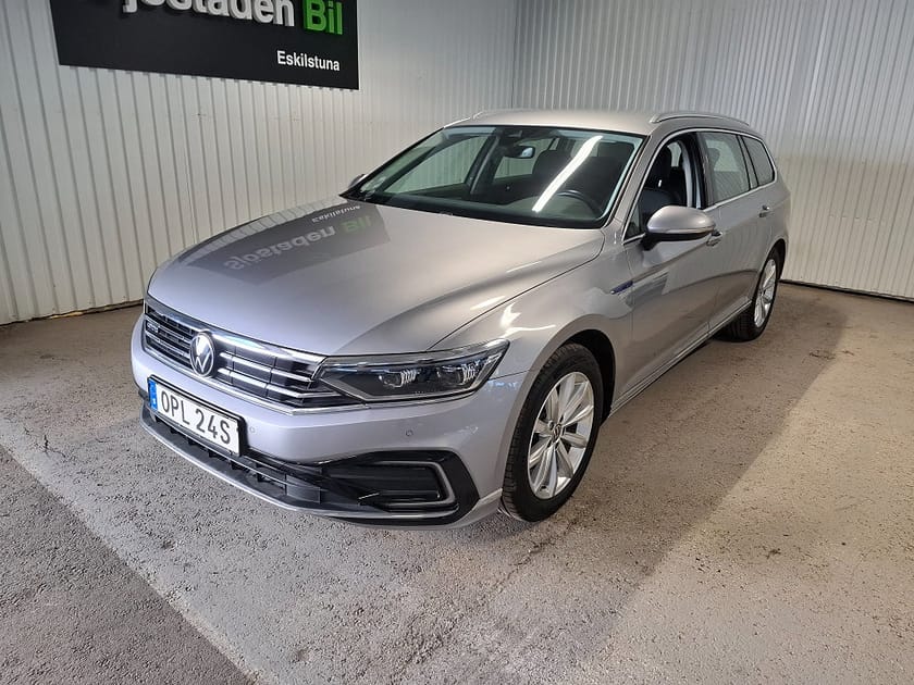 Bild 1 av Volkswagen Passat Sportscombi GTE SC 1.4 TSI Exe Bus Drag Värmare Kamera Led
