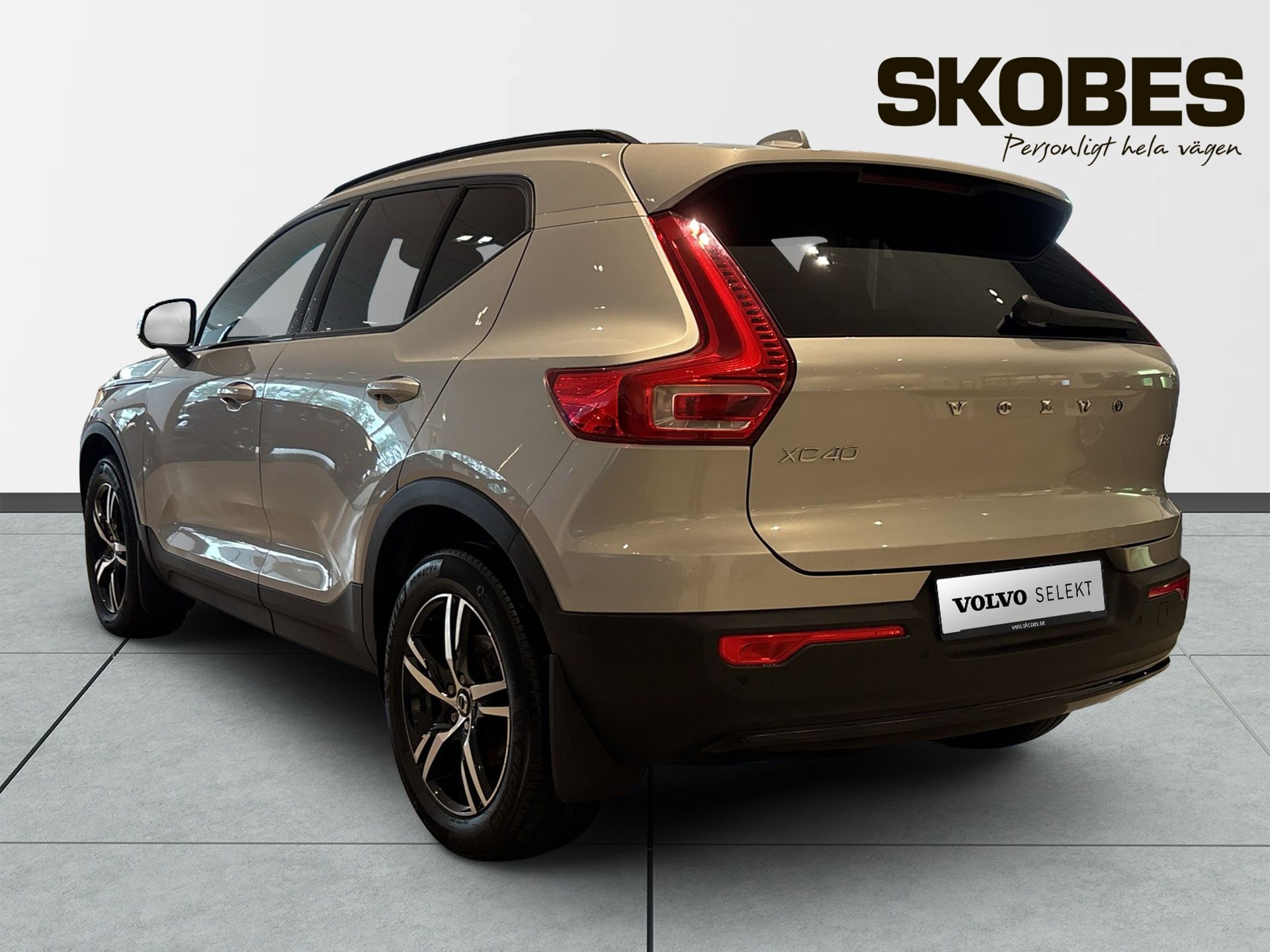 Volvo XC40 B3 FWD Bensin Plus Dark 2025, bild 6/10