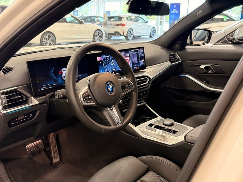 Bild 5 av BMW 330e xDrive Touring 4,95% ränta M-Sportpaket