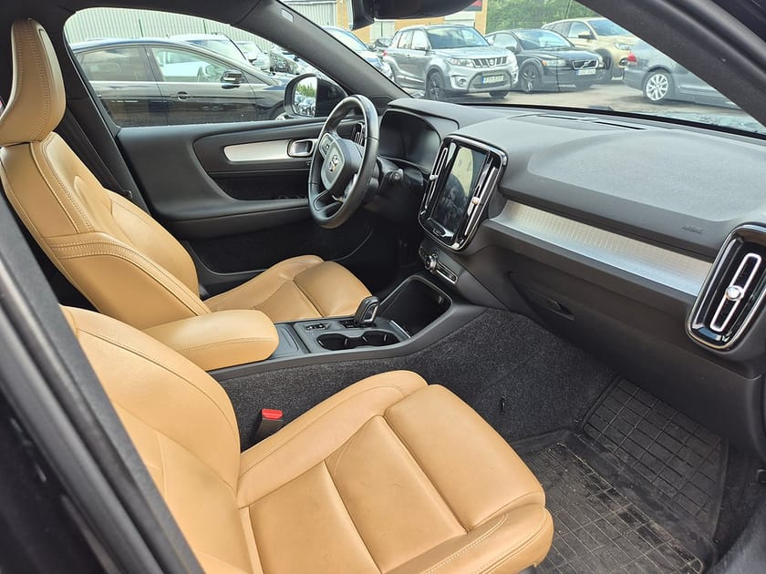 Bild 4 av Volvo XC40 D3 150HK Momentum Läder