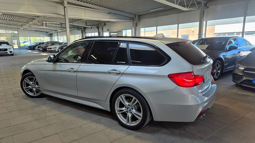 Bild 3 av BMW 320d xDrive Touring 190 Steptronic M Sport H&K PANORAMA