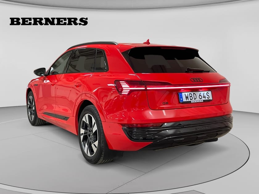 Bild 3 av Audi Q8 55 e-tron quattro / Selection / Svart optik / Pano