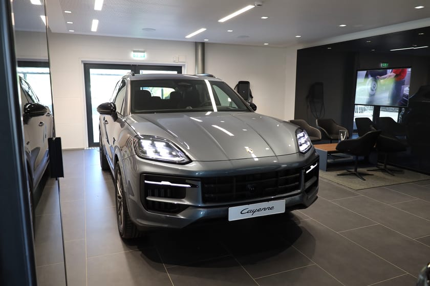 Bild 3 av Porsche Cayenne E-Hybrid / Black Edition
