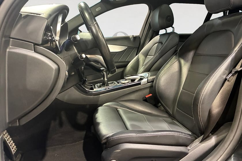 Bild 3 av Mercedes-Benz C 220 T d 170 HK AMG LINE DRAG PANO PDC B-KAMERA SKINN 18"