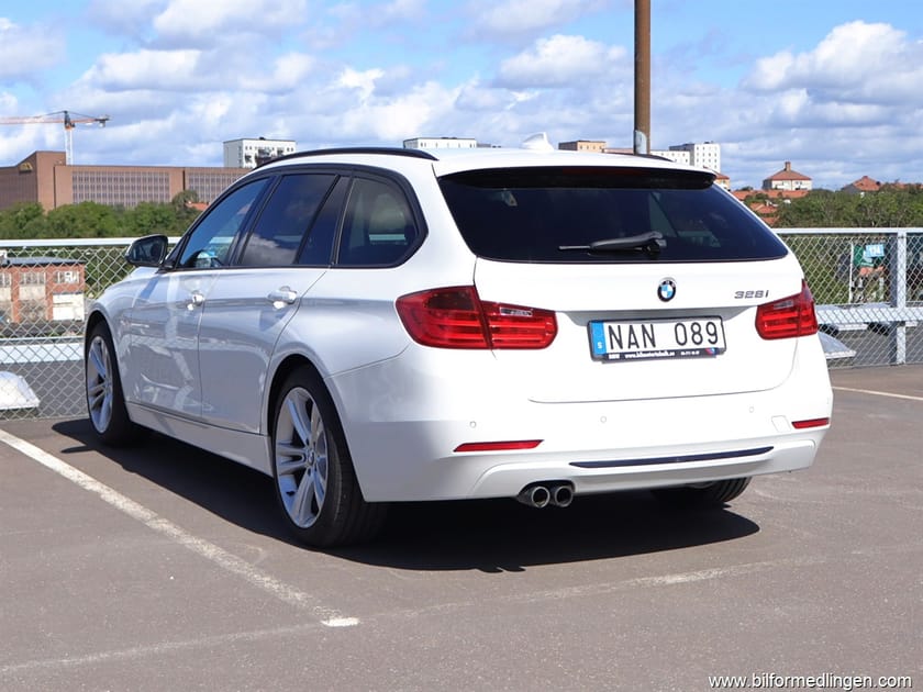 Bild 3 av BMW 328i Touring 328 Sport Line Automat S/V-hjul GPS Drag