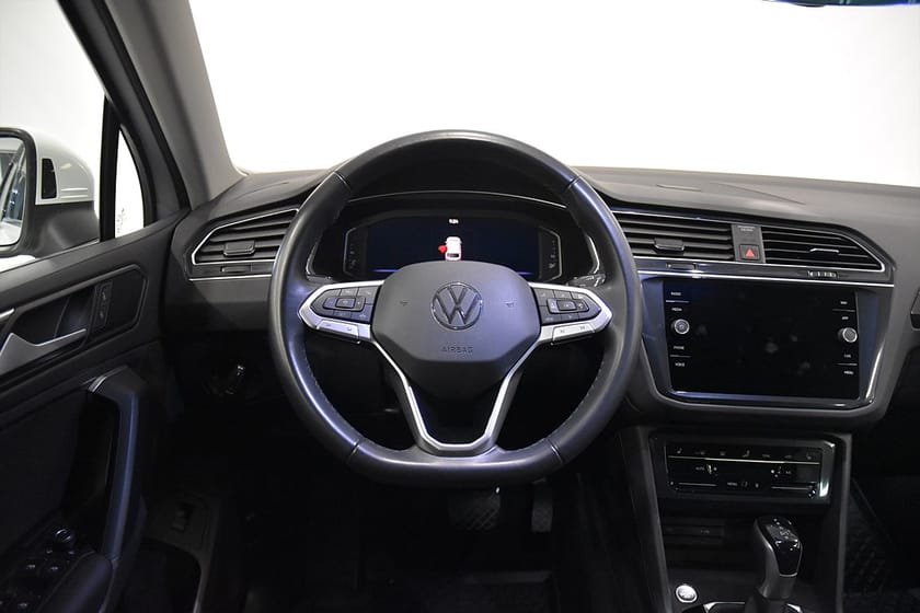 Bild 2 av Volkswagen Tiguan 2.0 4Motion Elegance Dragkrok B-värm Cockpit Rattv Moms