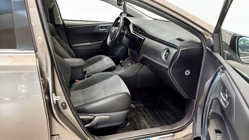 Bild 3 av Toyota Auris Touring Sports Hybrid | Executive | Kamera | 136hk