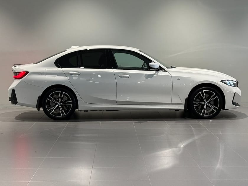 Bild 3 av BMW 330e xDrive Sedan M Sport Drag Adaptiv Farth. Rattv 18" HiFi