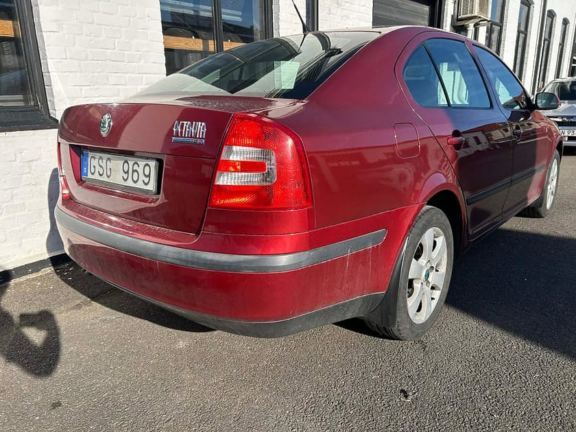 Bild 2 av Škoda Octavia Skoda 2.0 TDI DPF 140 hk DSG REPARATIONS OBJEKT SKUREN MOTOR
