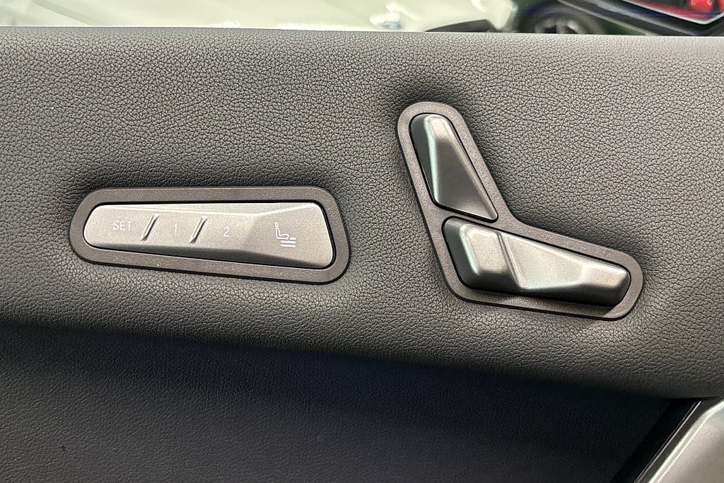 BMW iX xDrive60, 544ps, 2025