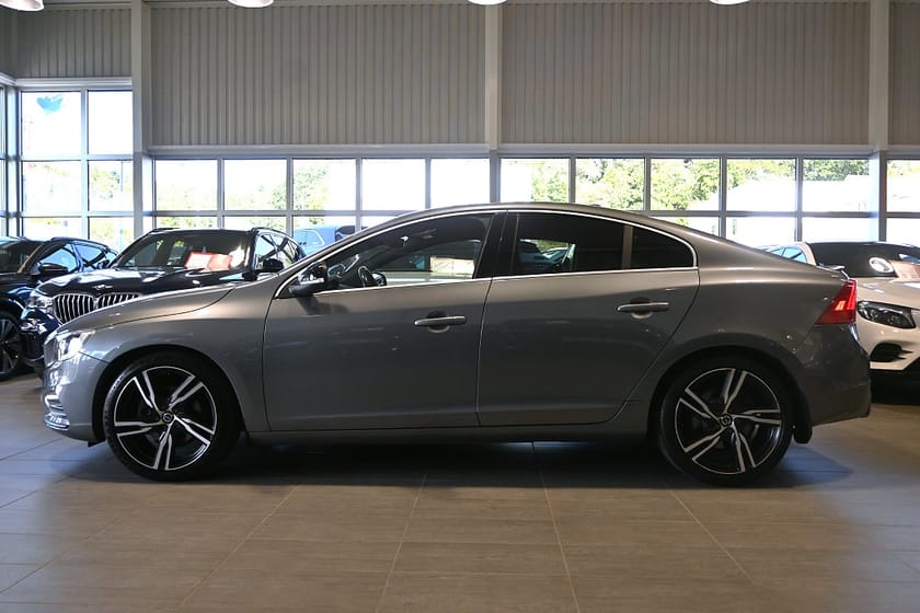 Bild 2 av Volvo S60 T3 R-Design Navi Taklucka Värmare 19tum