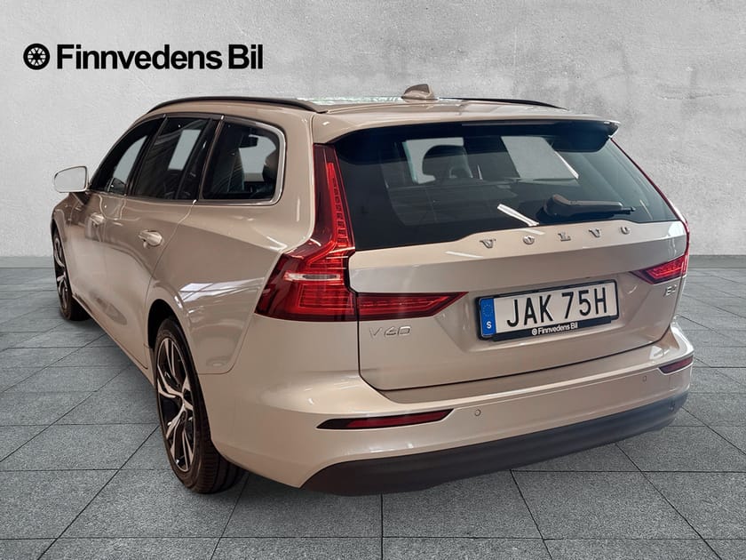 Bild 3 av Volvo V60 B4 Bensin Core(kamera, V-hjul,drag)