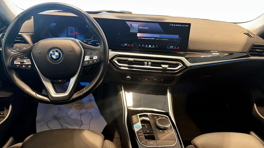 Bild 4 av BMW i4 eDrive40 Gran Coupé Rattvärme Komfortöppning Elstol HiFi Dragkrok