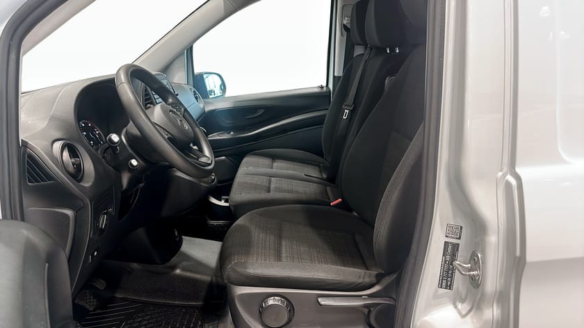 Bild 5 av Mercedes-Benz Vito 111 CDI 2.8t Lång / Låga mil / V-hjul