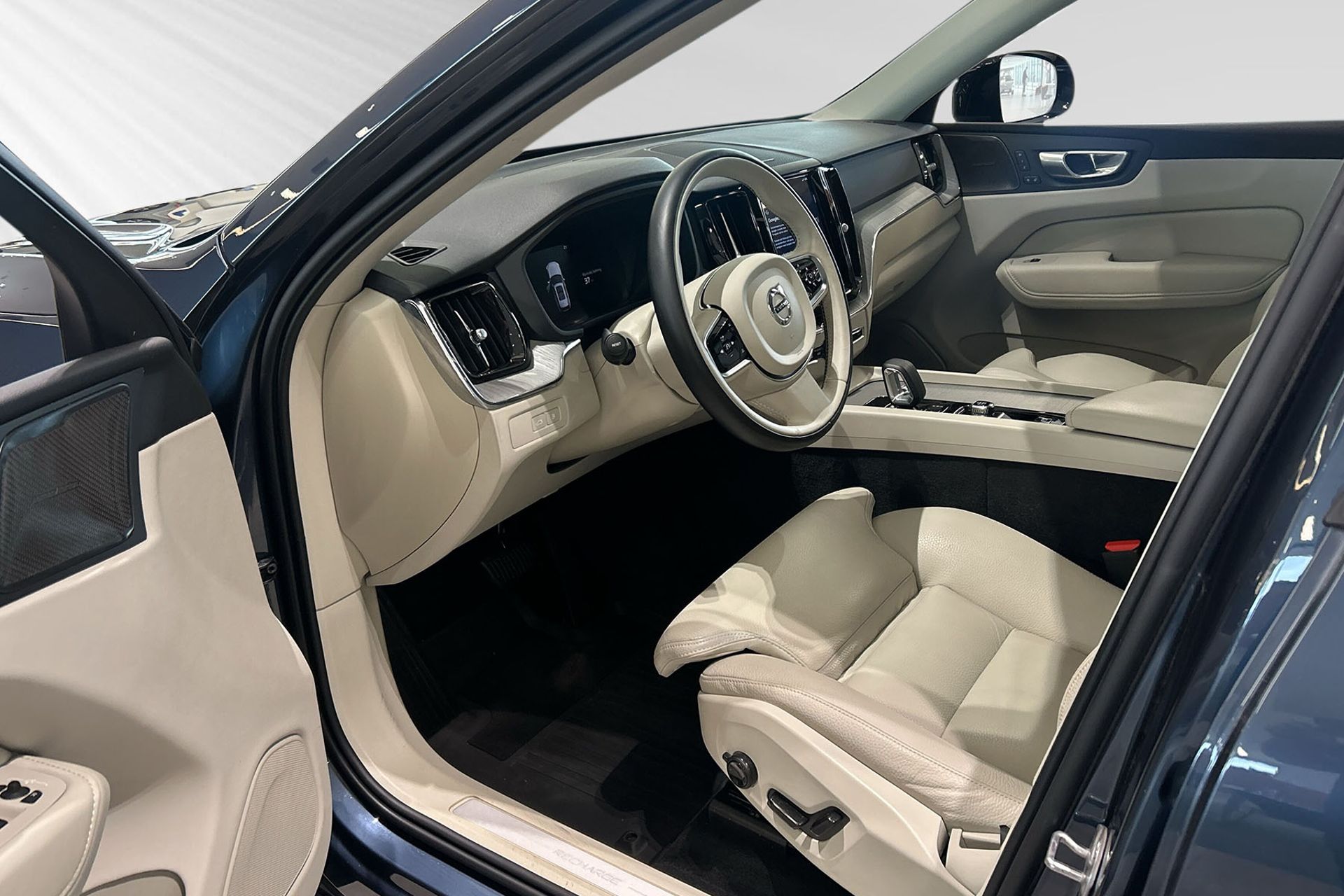 Volvo XC60 Recharge T6 Plus Dark Edition 2024, bild 7/10