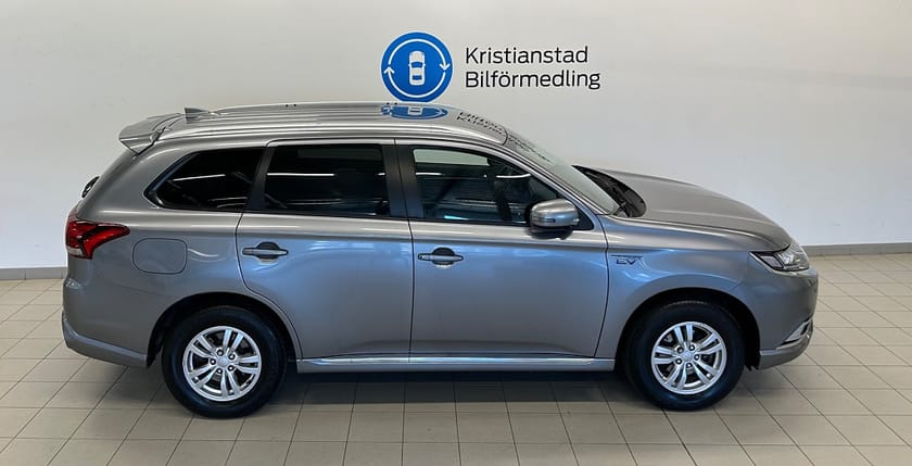 Bild 5 av Mitsubishi Outlander PHEV CVT Fleet Ed AWD Apple CarPlay Drag