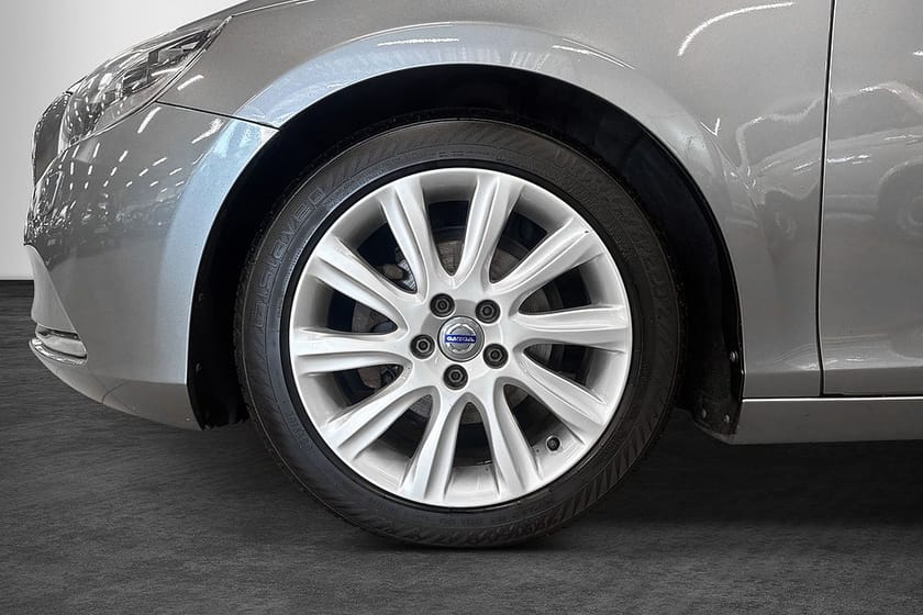 Bild 2 av Volvo V40 D2 Momentum (115hk) Dieselvärmare VoC Navigator Pdc