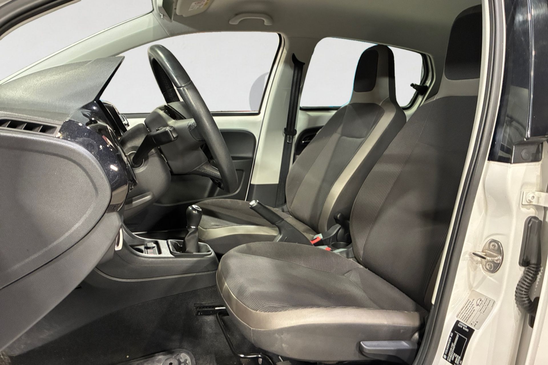Volkswagen UP! 1.0 MPI 2015, bild 3/27