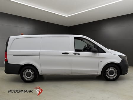 Mercedes-Benz Vito 111 CDI 2.8t L2 111CDI Värmare 3-Sits Dragkrok Moms