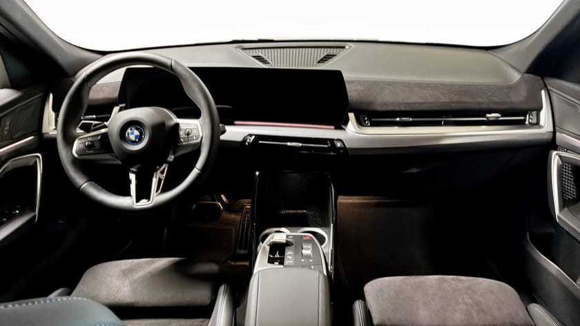 Bild 4 av BMW iX2 xDrive30 M Sport DAP Rattvärme dragkrok