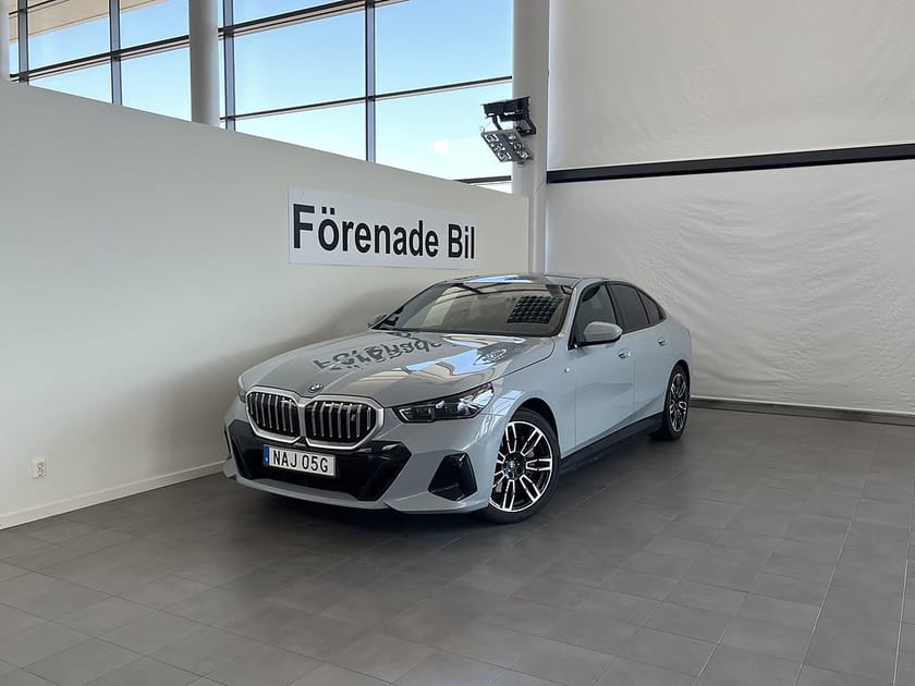 Bild 1 av BMW i5 eDrive40 Sedan M Sport Drag Rattvärme Drive/Park Assist