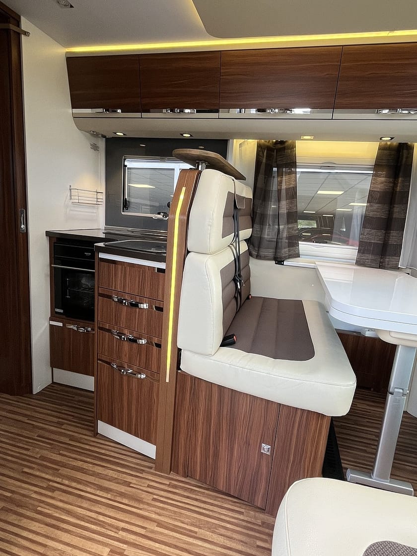 Bild 5 av Adria Mobil Coral 690 Supreme SC Alde/Lithium/Inverter/Hydraliska stödben