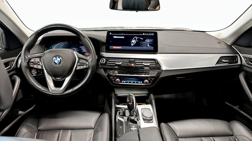 Bild 4 av BMW 530d xDrive Touring Luxury Line Pano DAP Komfortstol 4-zon Hi-Fi