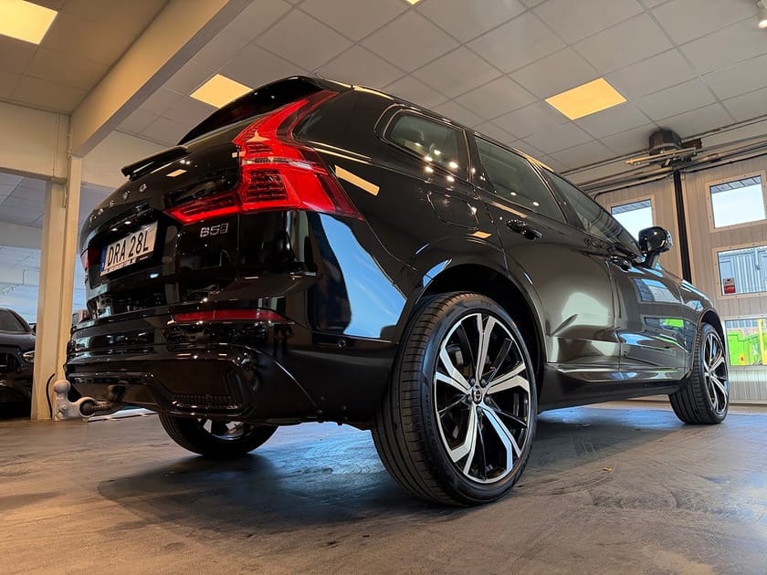 Bild 4 av Volvo XC60 B5 AWD Mildhybrid Ultimate Dark Drag H/K Pano HUD UNIK