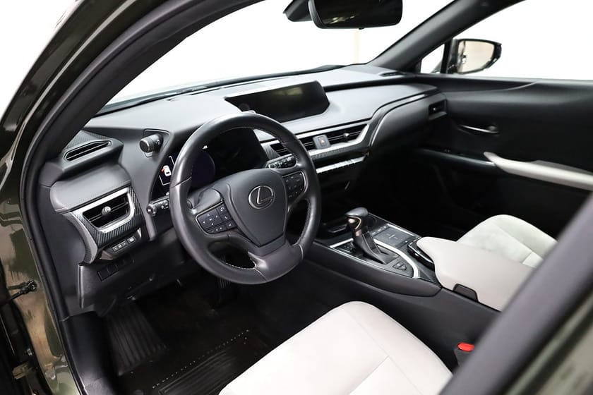 Bild 5 av Lexus UX 250h E-Four Comfort AWD Teknikpaket / Navi / Nyservad