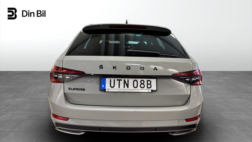 Bild 5 av Škoda Superb iV Kombi SPORTLINE | Panorama | Dragkrok