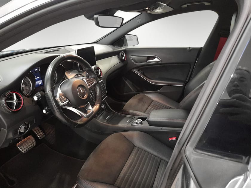 Bild 5 av Mercedes-Benz CLA 250 