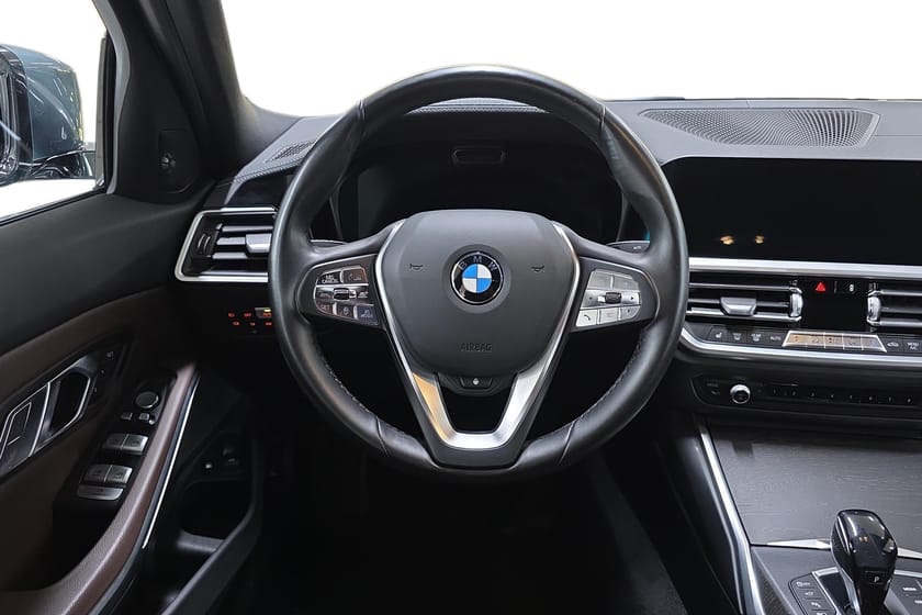 Bild 3 av BMW 330e Sedan Plug Hybrid Luxury Line 7 Skinn/vinterhjul/elstolminne