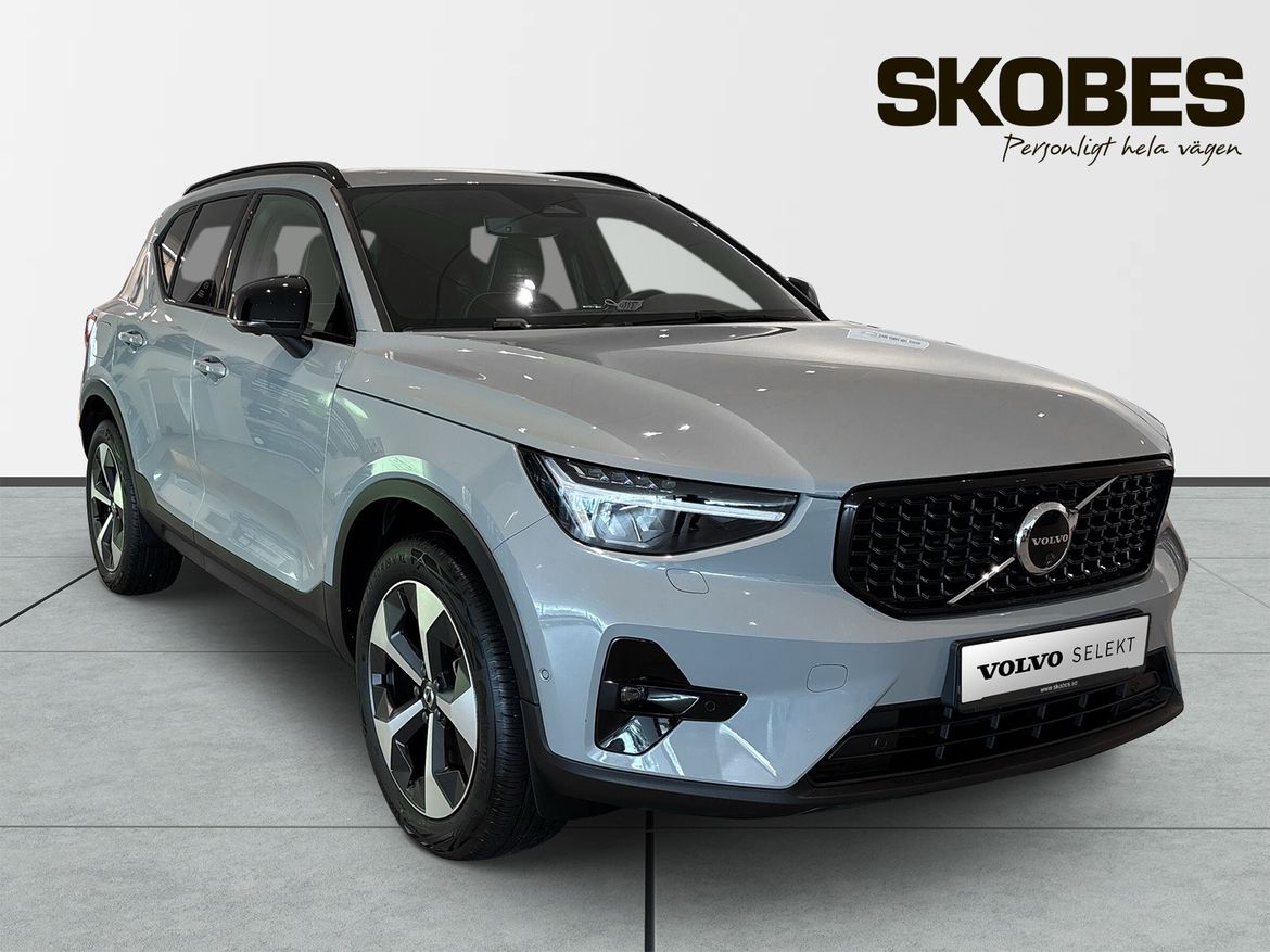 Volvo XC40 2025