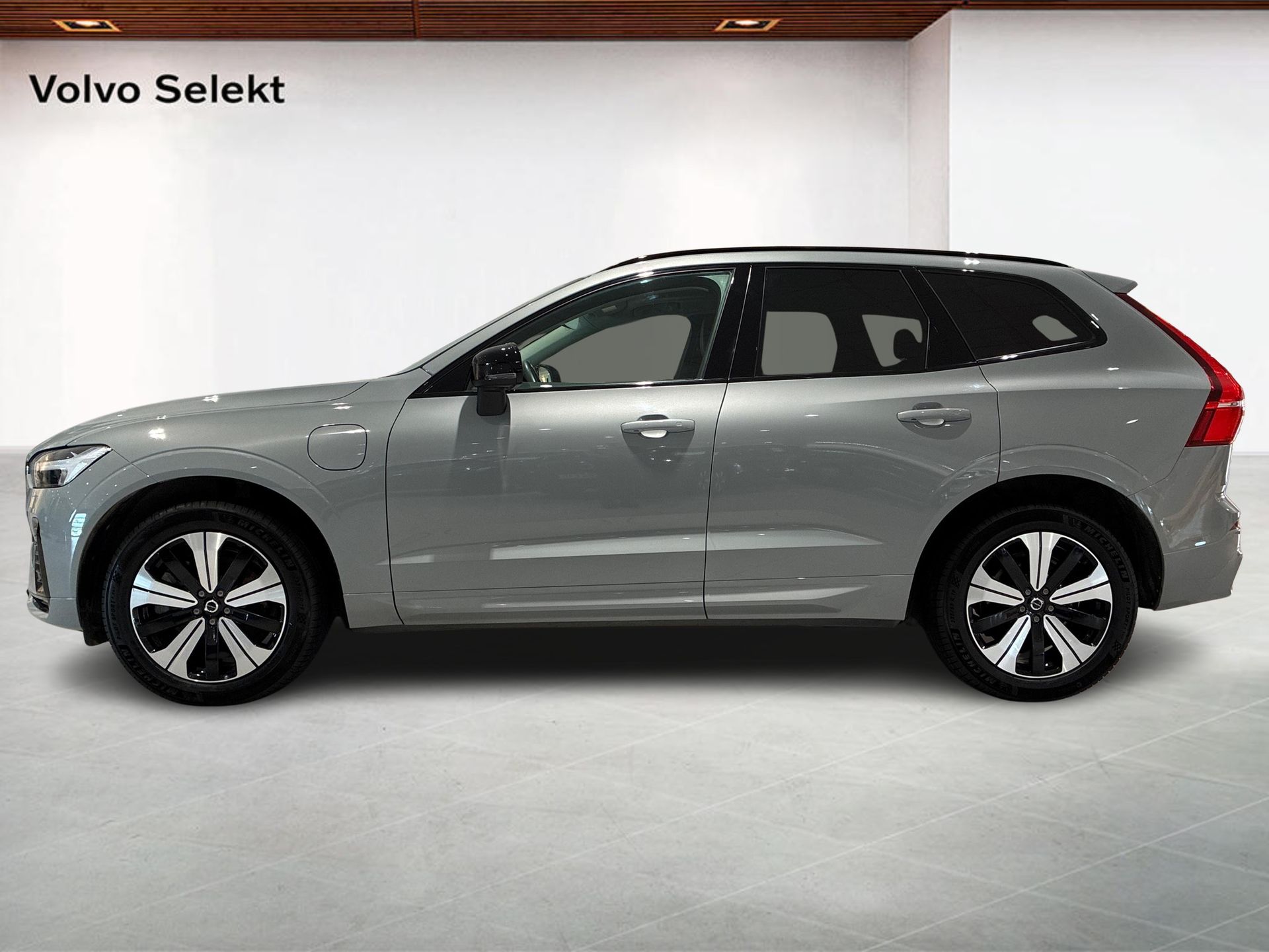 Volvo XC60 Recharge T6 Plus Dark Edition 2024, bild 3/10