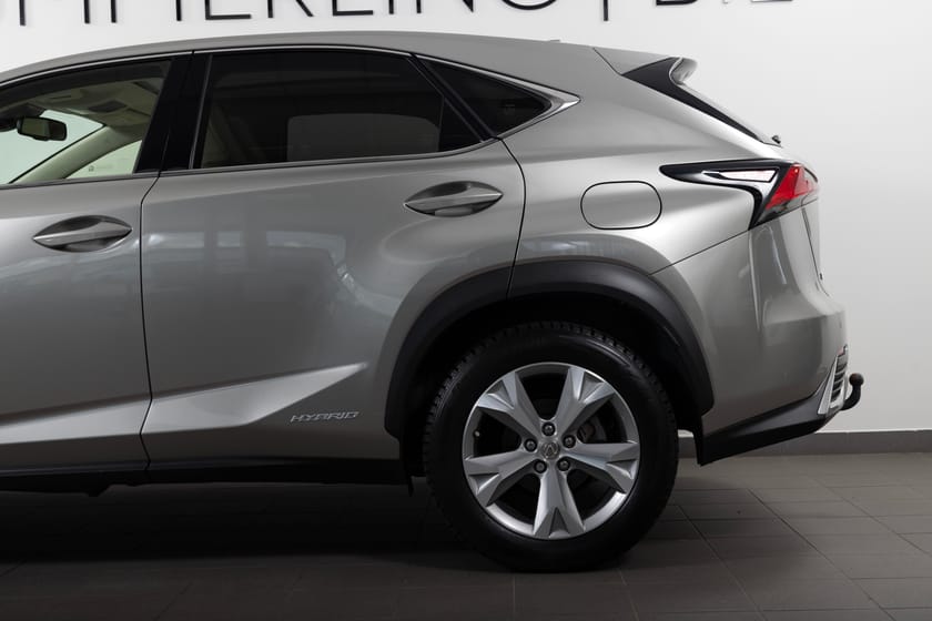 Bild 5 av Lexus NX 300h AWD 2.5 E-CVT 197hk Executive Premium Pano/Drag/Navi/Elstol
