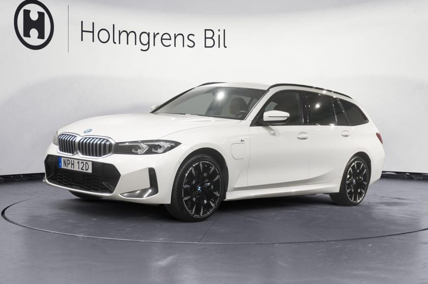 Bild 1 av BMW 330e xDrive Touring M-Sport Active Edition Aktiv Fart